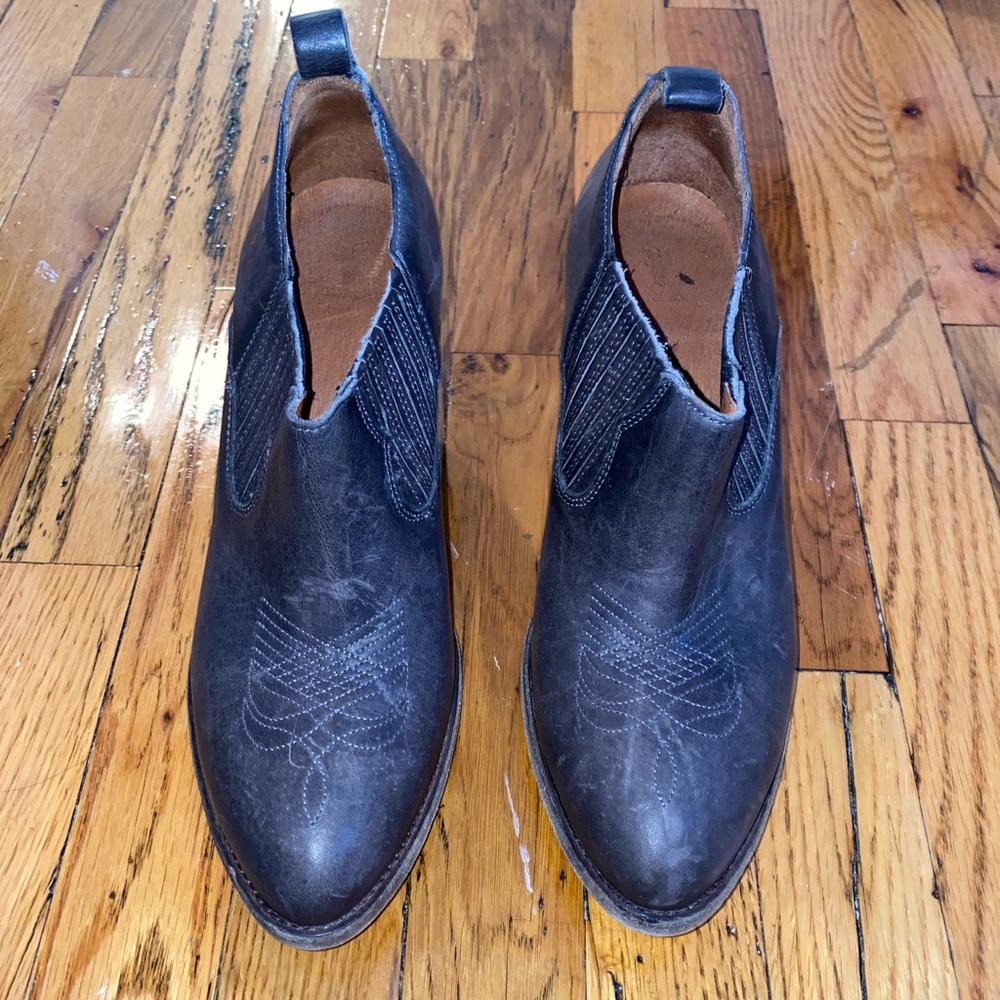 Frye booties 9.5 brown/black heeled Western Boho Rodeo style low ankle
